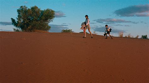 Warum 'Walkabout' Ein Meisterwerk Der Verlorenheit Und Des Wiederfindungsinstinkts Ist!